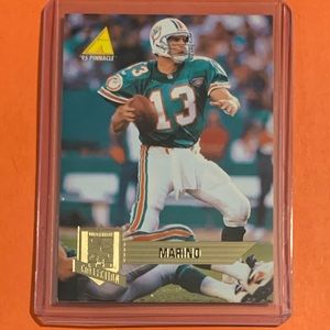 Dan Marino #11 1995 Pinnacle Club Collection Football Trading Card